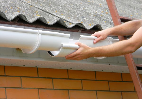 Cost of Gutter Hanging in Harrisburg